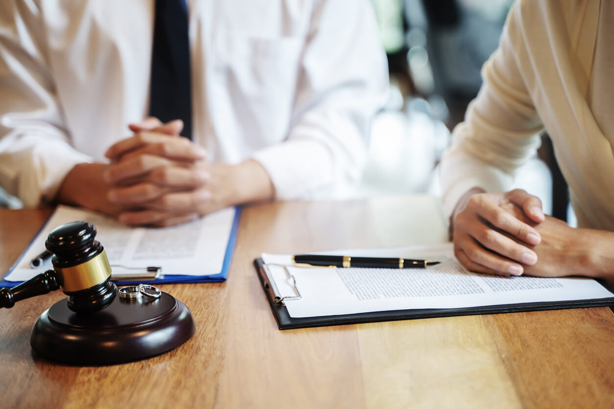 Mediator Vs Divorce Lawyer